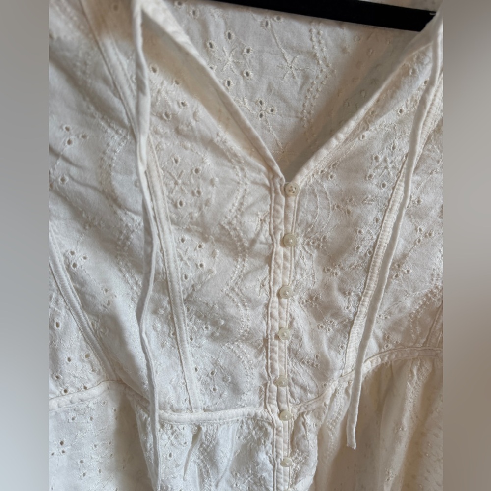 Old Navy 100% cotton Embroidered cut neck Cream Lace Blouse - Picture 3 of 7